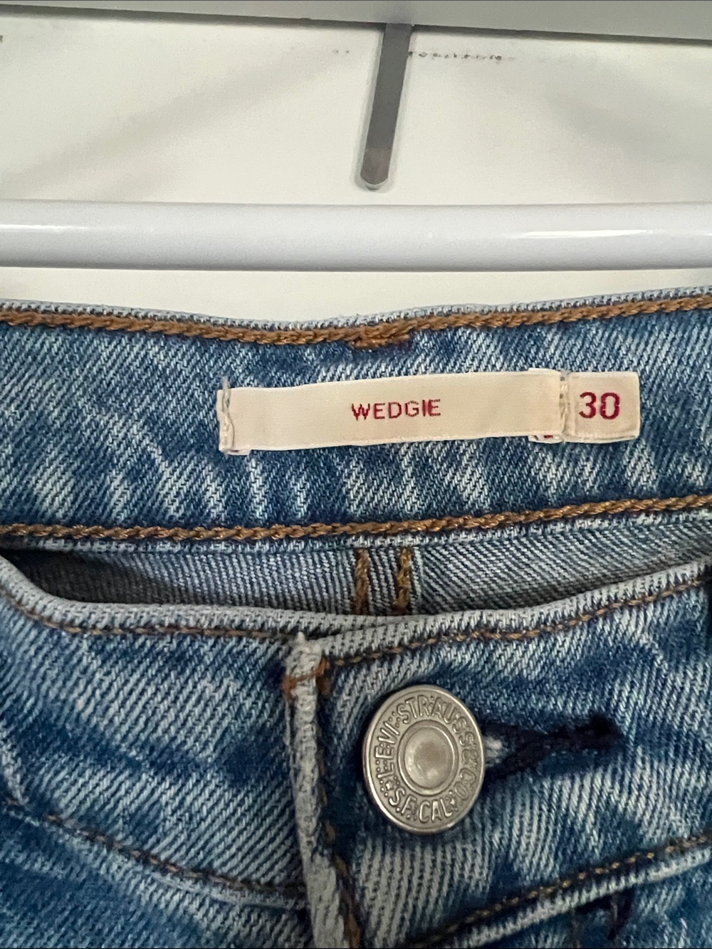 Levi's Wedgie Straight Jeans High Rise Button Fly Wash Size 30 - Picture 2 of 9
